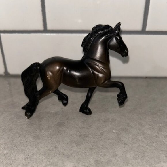 Breyer Stablemate Toy 3" Tall by 4" long Bay Horse - Picture 2 of 7